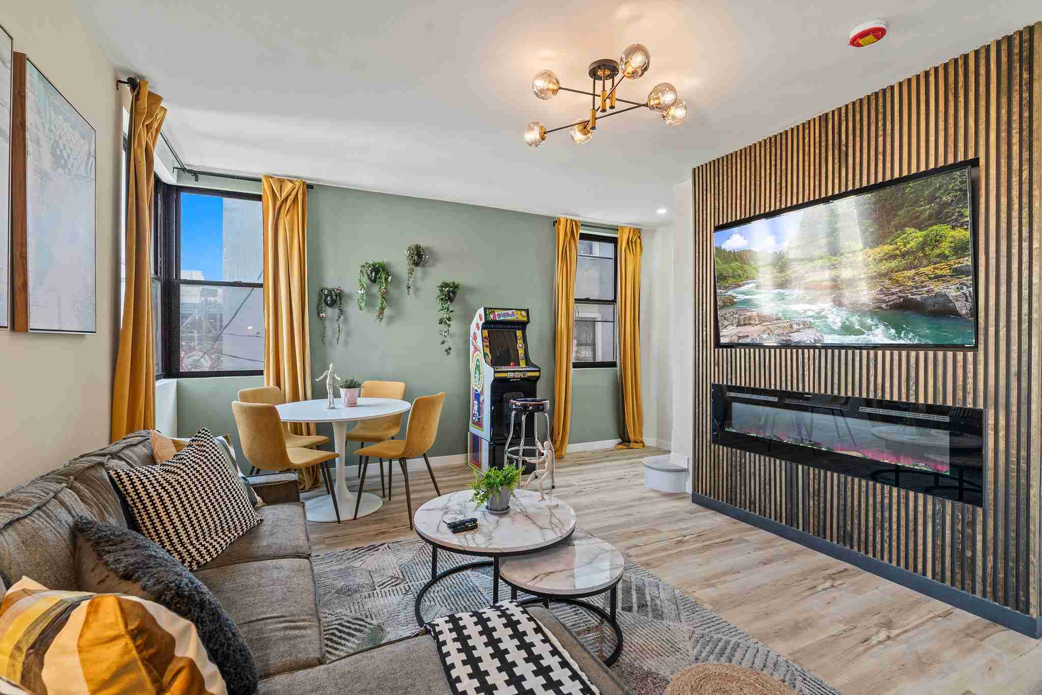 Designer 2BR w/ Roof Deck | Spacious + Stylish