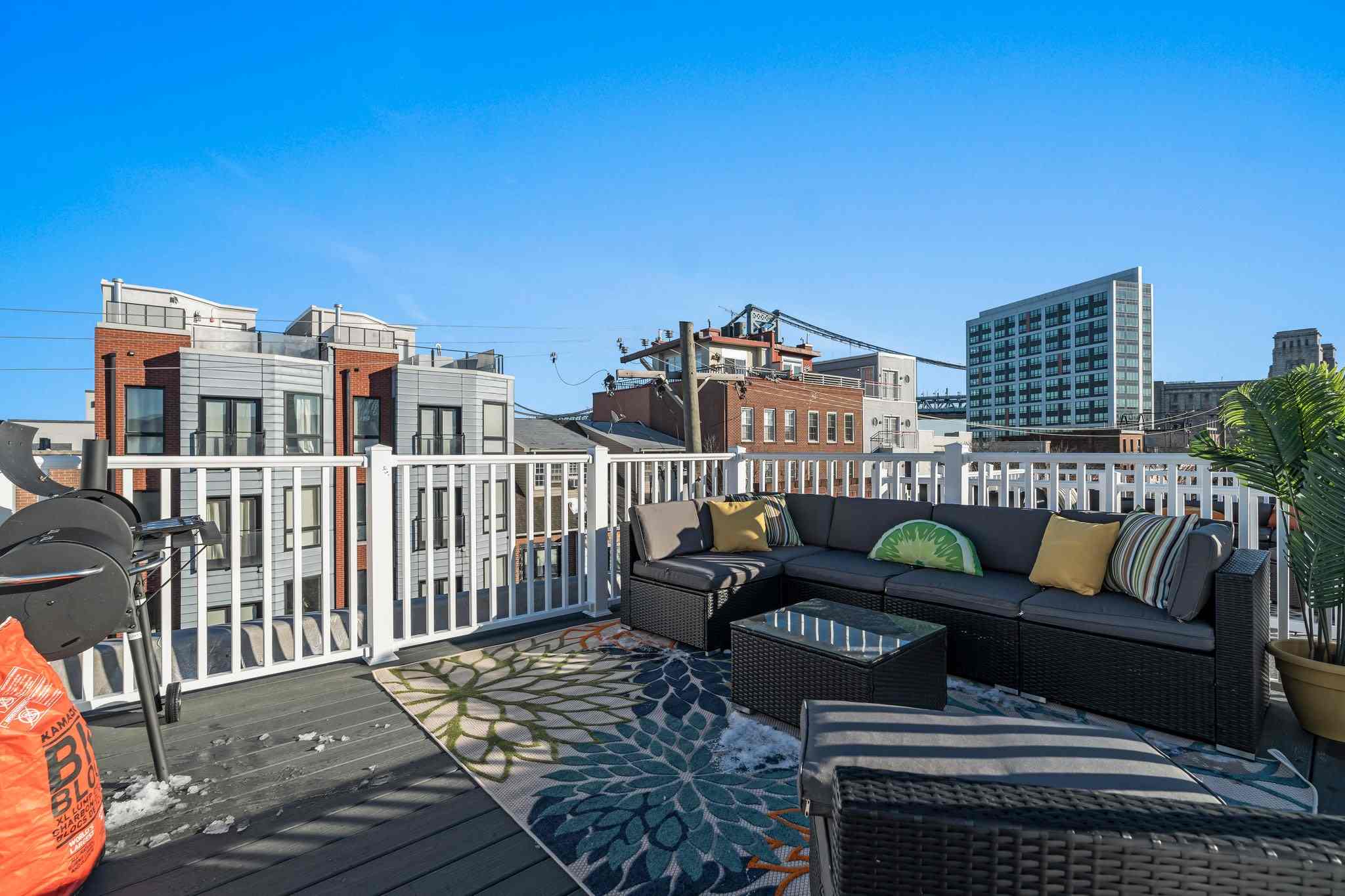 Kid Friendly Old City | Parking + Roof Deck